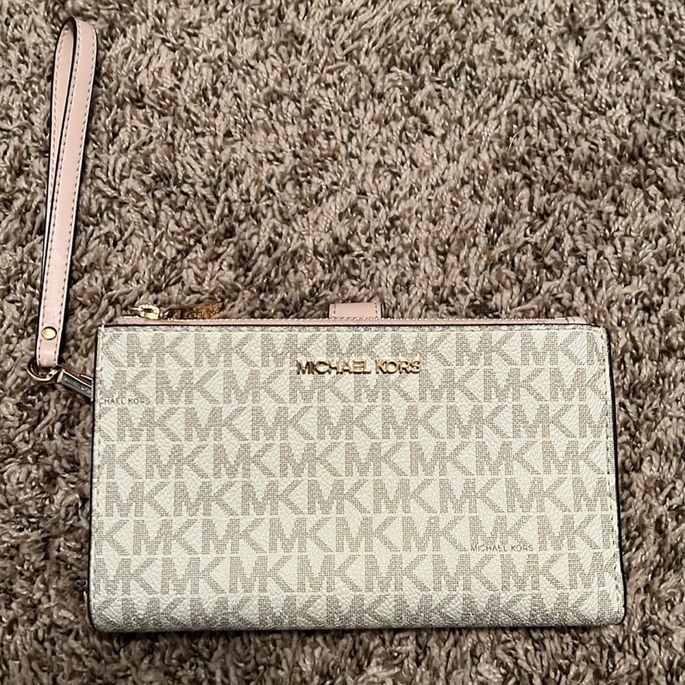 Michael Kors wristlet